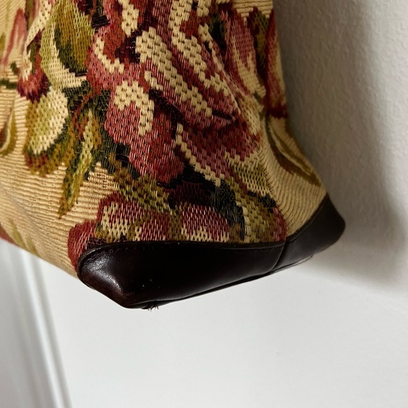 Brighton Vintage Floral Tapestry Carpet Weekender Bag - Picture 8 of 12